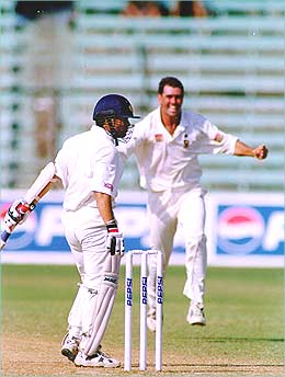 Watch: Hansie Cronje dismiss Sachin Tendulkar (7 times)