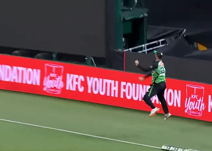 Watch: Glenn Maxwell take a spectacular boundary catch